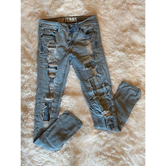VIP SZ 1/2 Woman’s Jr Light Wash Factory Faded & Distressed Stylish Denim Jeans - Picture 2 of 9